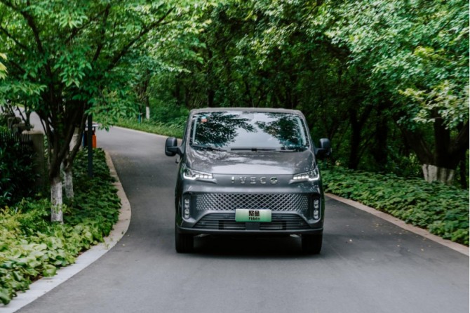 一车全能，宜商宜家——依维柯聚星纯电动车以硬核实力定义轻客新未来